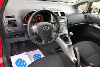 TOYOTA AURIS 2.0 D-4D SOL