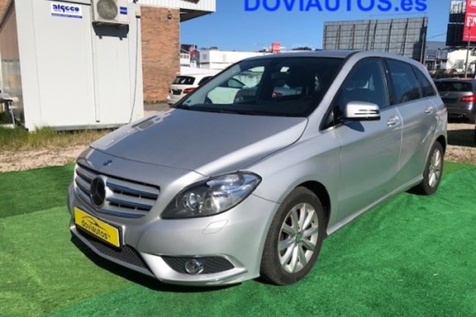 MERCEDES-BENZ B 180
