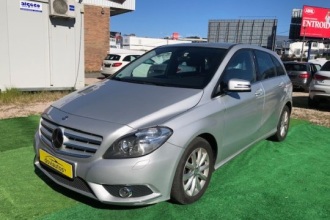 MERCEDES-BENZ B 180