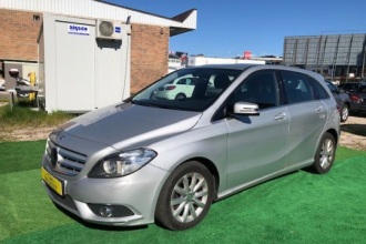 MERCEDES-BENZ B 180