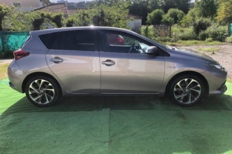 TOYOTA AURIS 1.8 Hybrid Design Edition