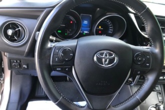 TOYOTA AURIS 1.8 Hybrid Design Edition