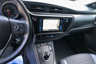 TOYOTA AURIS 1.8 Hybrid Design Edition