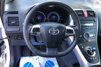 TOYOTA AURIS 1.8 Hybrid Executive