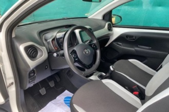 TOYOTA AYGO 1.0 X-Play Touch