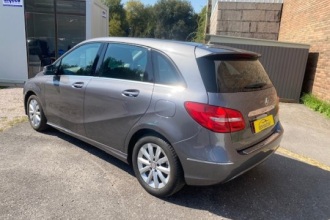 MERCEDES-BENZ B 180