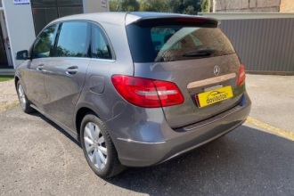 MERCEDES-BENZ B 180