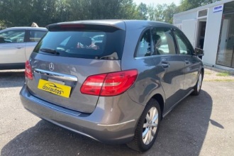 MERCEDES-BENZ B 180