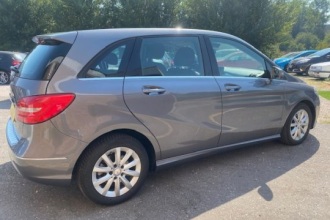 MERCEDES-BENZ B 180