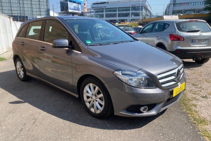 MERCEDES-BENZ B 180