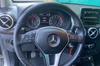 MERCEDES-BENZ B 180