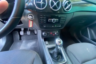MERCEDES-BENZ B 180