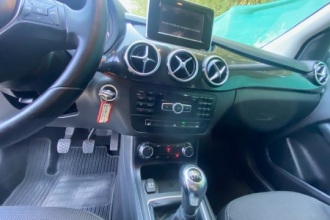 MERCEDES-BENZ B 180