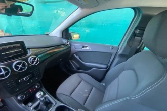 MERCEDES-BENZ B 180
