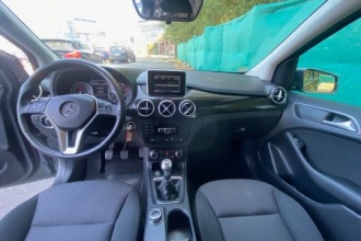 MERCEDES-BENZ B 180