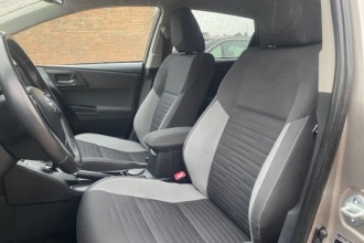 TOYOTA AURIS 1.8 Hybrid Design Edition