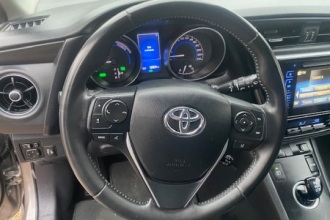 TOYOTA AURIS 1.8 Hybrid Design Edition