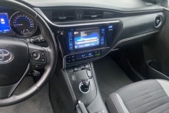 TOYOTA AURIS 1.8 Hybrid Design Edition